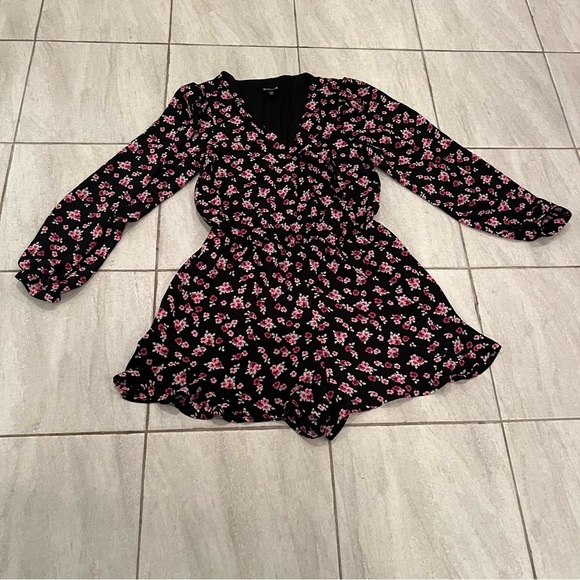 EXPRESS women Floral V-Neck Long Sleeve romper/size SP - Picture 1 of 12